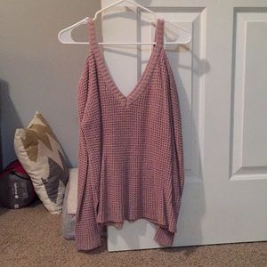 “Cold shoulder” v neck sweater, rose pink color